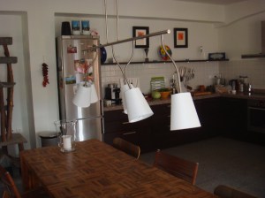 Nieuwe lamp boven eettafel