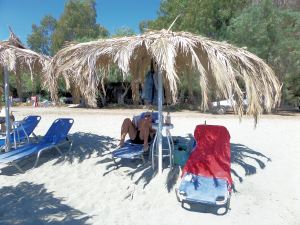 Jeroen op strand Vathi