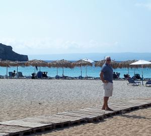 Jeroen op strand Simos