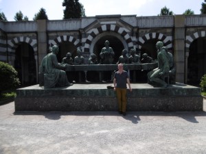 Henk bij het graf van Campari