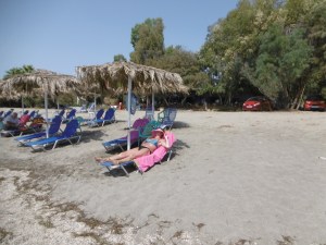 Diana op bijna leeg strand bij Blue Beach (Vathi)
