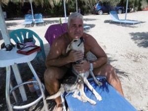 Souri met Jeroen op het strand